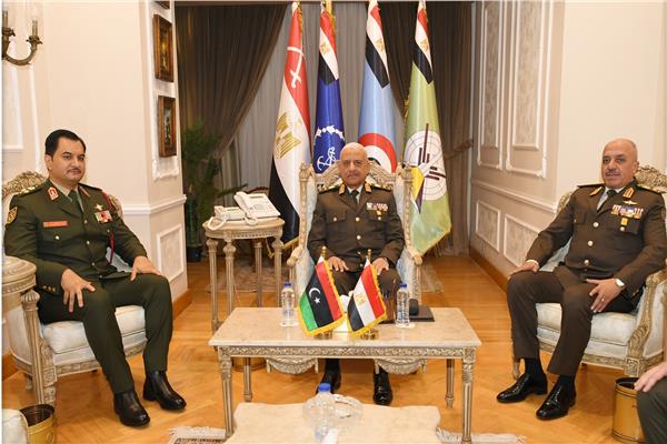 وزير الدفاع ورئيس أركان القوات المسلحة يلتقيان نائب القائد العام للجيش الليبي
