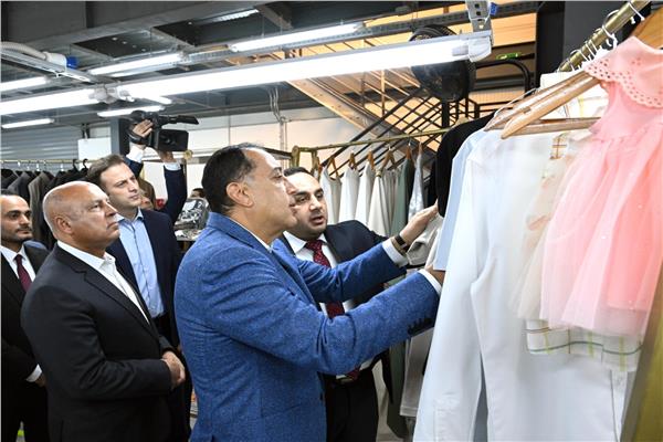 رئيس الوزراء يفتتح مصنع "وامي فاشون" للملابس الجاهزة والمفروشات باستثمارات 2.5 مليون دولار
