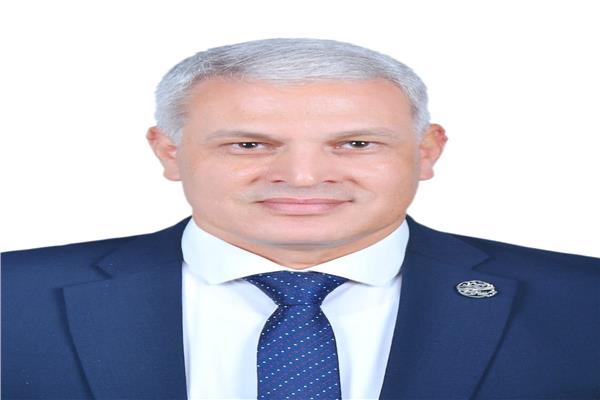  الدكتور أشرف حنيجل رئيس جامعة السويس