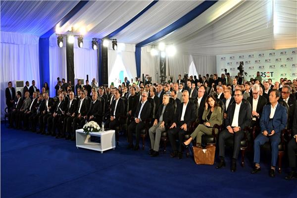  التشغيل التجاري لمحطة البحر الأحمر لتداول الحاويات