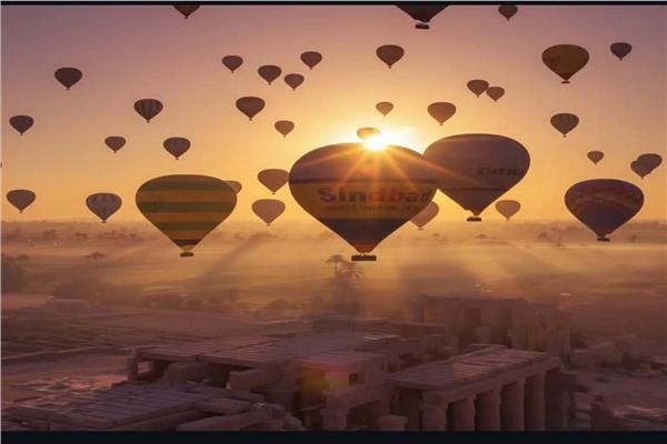 سماء الأقصر تتزين بـ 85 رحلة بالون طائر