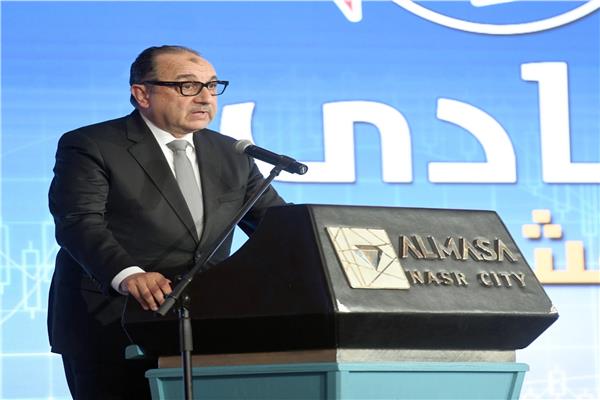 محمد شيمي وزير قطاع الأعمال العام