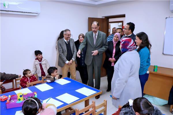 اللواء دكتور عبد الفتاح سراج محافظ سوهاج خلال الجولة