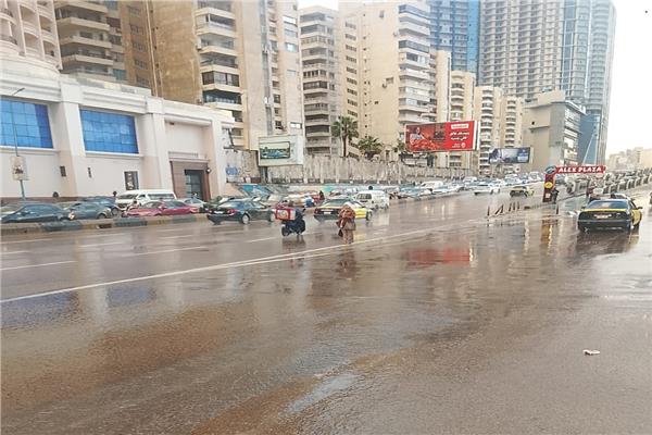 نوة "الغطاس" تضرب الإسكندرية
