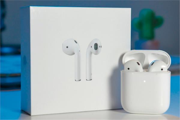 سماعات AirPods