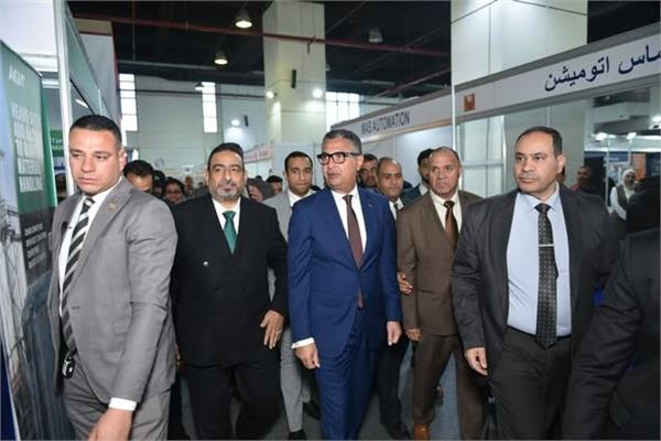 جانب من جولة وزير التموين بالمعرض الدولي لتكنولوجيا صناعة الحبوب