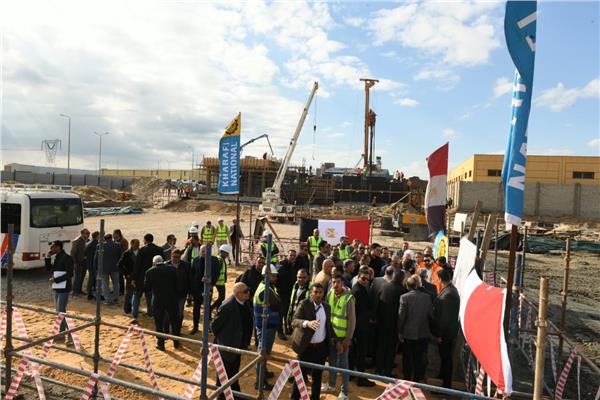 وزير الإسكان ومحافظ الدقهلية يتفقدان مشروع محطة معالجة الصرف