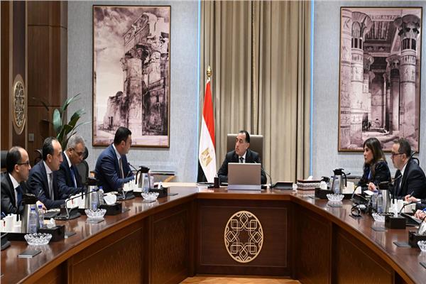 استعراض الخطة الزمنية لتنفيذ مشروع 