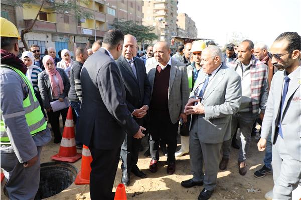 محافظ القاهرة يفتتح مشروع مد خطوط الصرف الصحى 