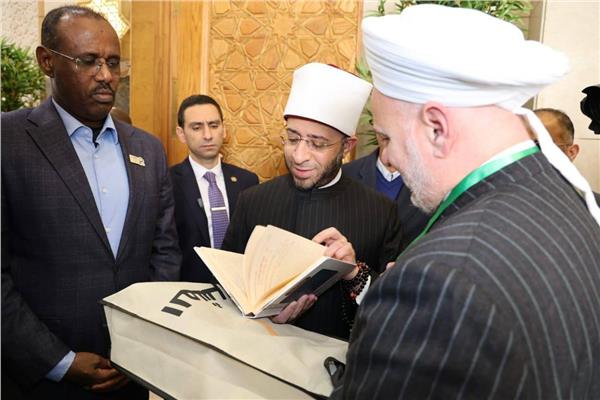 وزير الأوقاف في زيارة لمسجد مصر الكبير 