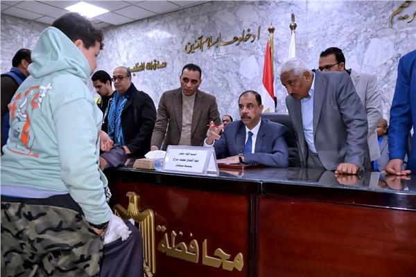 محافظ سوهاج يعقد اللقاء الجماهيري