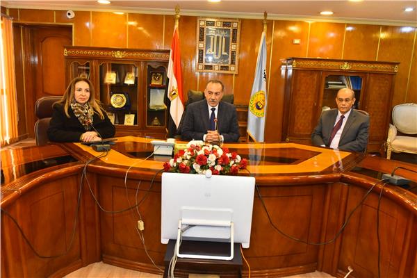محافظ أسيوط ونائب وزير الاتصالات