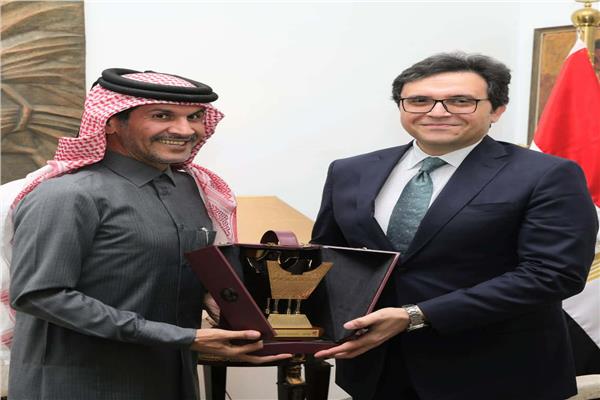وزير الثقافة يلتقي سفير قطر بالقاهرة