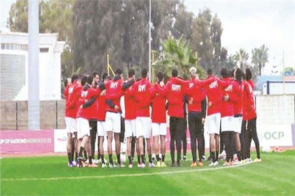 ولى العهد المغربى يستقبل أسود الأطلس