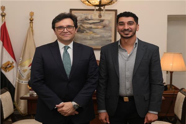 وزير الثقافة يلتقي المخرج كريم الشناوي