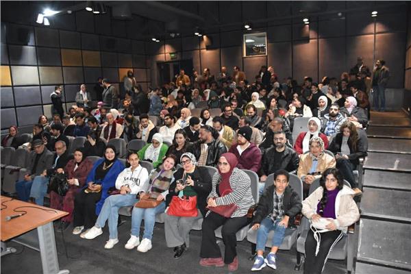 القومي للسينما يناقش قضايا المرأة والرجل
