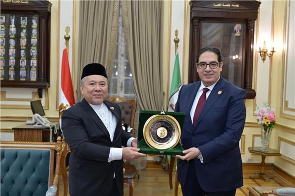 رئيس جامعة القاهرة 