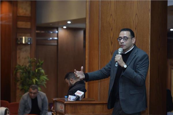  الدكتور عمرو حسن