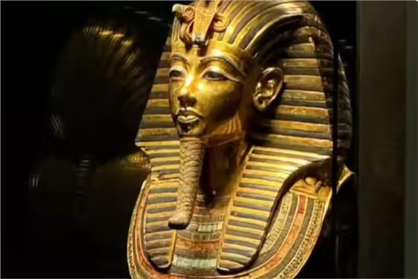 قناع الملك توت عنخ آمون