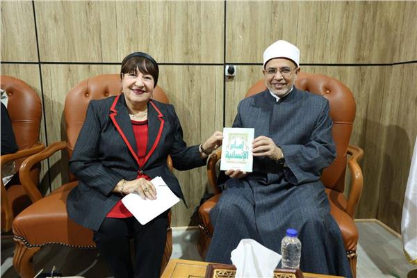 الدكتور سلامة داود،  والكاتبة مريم توفيق