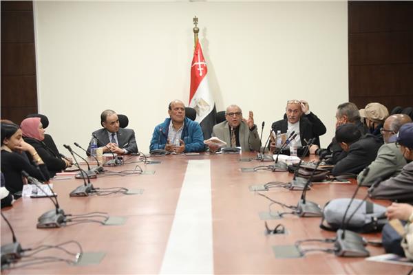 ندوة نقدية لمناقشة الديوان الشعري «ربما كنت في السادسة» للشاعر كمال عبد الرحيم