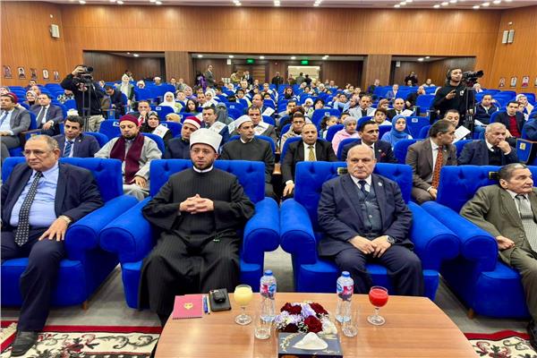 رئيس النيابة الإدارية ووزير الأوقاف يكرمان حفظة القرآن الكريم من أبناء الهيئة