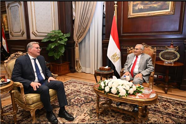 رئيس مجلس الشيوخ يستقبل وزير البترول