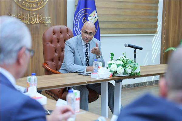 نقابة الصيادلة تبحث مع هيئة الدواء مستجدات تنفيذ قرار سحب الأدوية منتهية الصلاحية