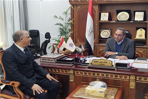 محافظ قنا