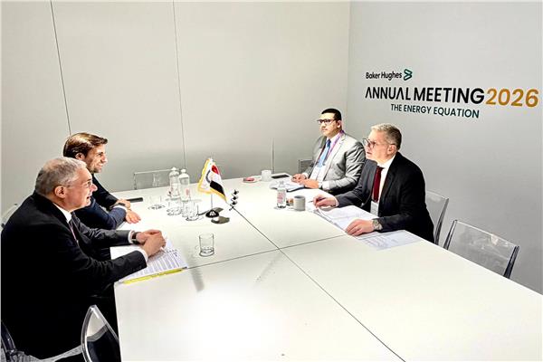  تعزيز التعاون بمشروعات تنمية الحقول والتحول الطاقي
