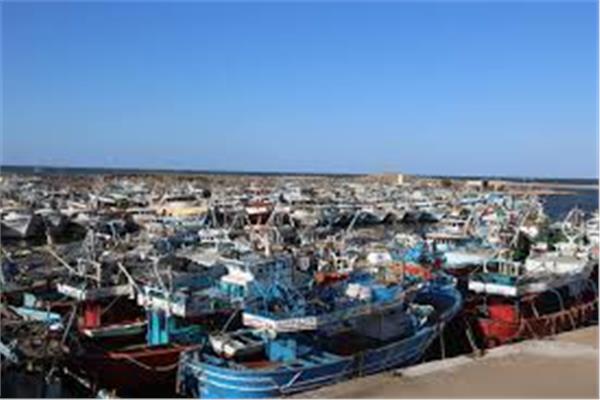 استمرار توقف حركة الملاحة والصيد بميناء البرلس 