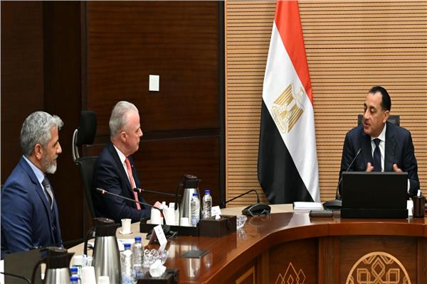 رئيس الوزراء يلتقي رئيس شركة بوينج الأمريكية