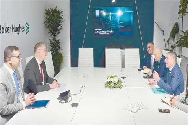 وزير البترول خلال اجتماعه مع لورينزو سيمونيللى