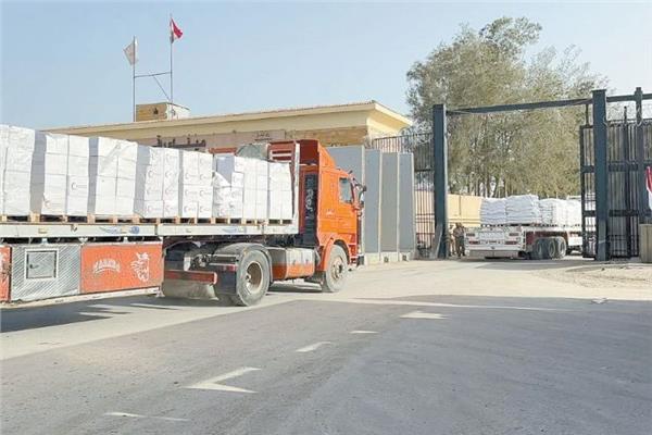 استمرار تدفق مواد الإغاثة لأهالى غزة