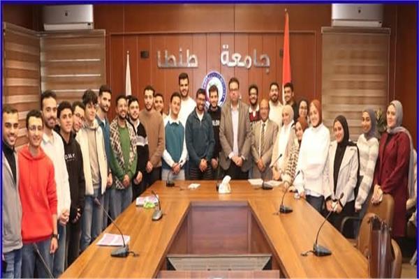 خلال اجتماعه مع أعضاء مجلس اتحاد طلاب كلية طب طنطا