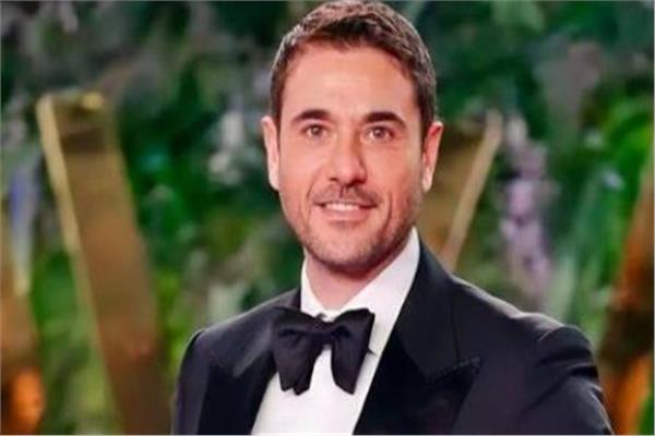 حقيقة زواج أحمد عز تشعل الجدل