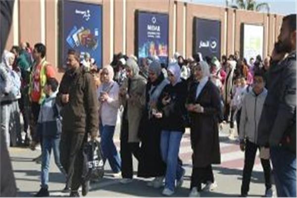 طوابير منذ الصباح