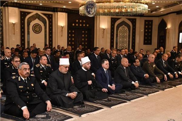 وزير الداخلية وقيادات الدولة يؤدون صلاة الجمعة بمسجد الشرطة