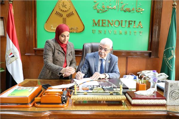 الدكتور أحمد فرج القاصد