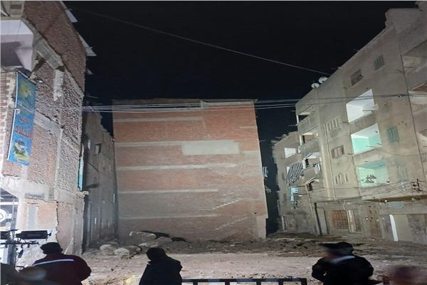 اخلاء منزل 4 طوابق بالمحلة الكبري
