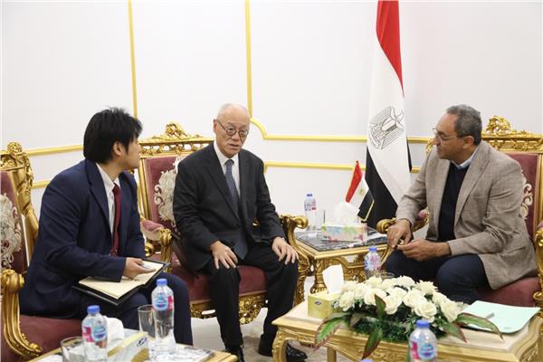 محافظ قنا يبحث مع السفير الياباني 