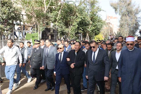 محافظ كفر الشيخ يتقدم الجنازة العسكرية لشهيد الواجب النقيب «عمر معاني»
