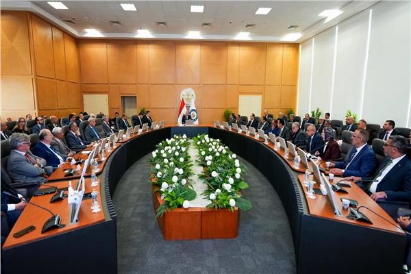وزير البترول والثروة المعدنية يناقش مع الشركات العالمية خطة تعزيز الانتاج