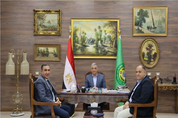 محافظ الإسماعيلية يستقبل رئيس الهيئة العامة للخدمات البيطرية