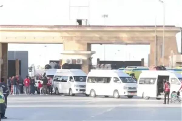 وصول الدفعة الثانية من العائدين إلى معبر رفح 