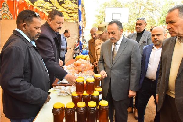 محافظ أسيوط يفتتح معرض منتجات المدارس الزراعية