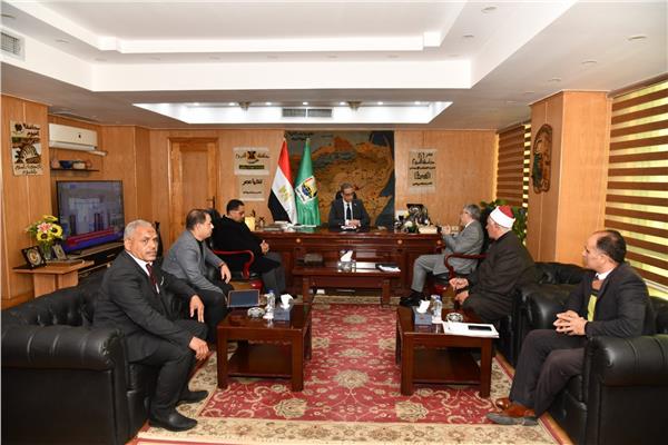 محافظ الفيوم تعاون مثمر مع وزارة الأوقاف لإقامة مجمع سيارات حضارى 