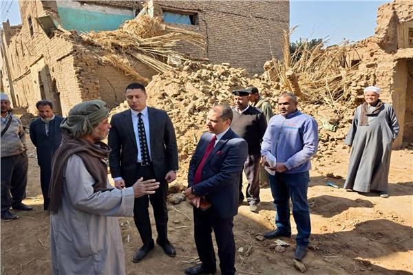 النيابة الإدارية تعاين موقع انهيار عقار المناصرة بقرية فاو
