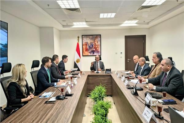 خلال الاجتماع 