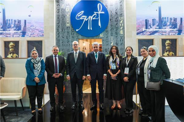  وزير السياحة والآثار يفتتح الجناح المصري